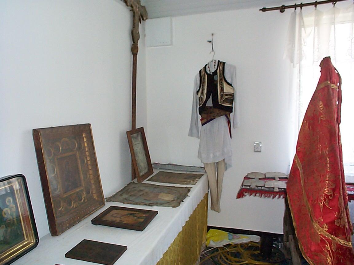 Icoane şi port popular