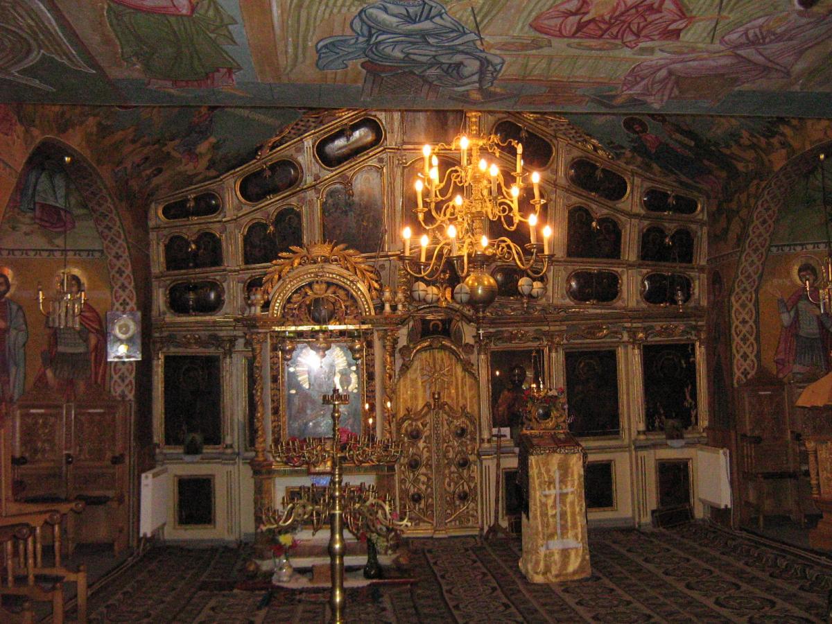 Naosul Bisericii Sfântul Ierarh Nicolae