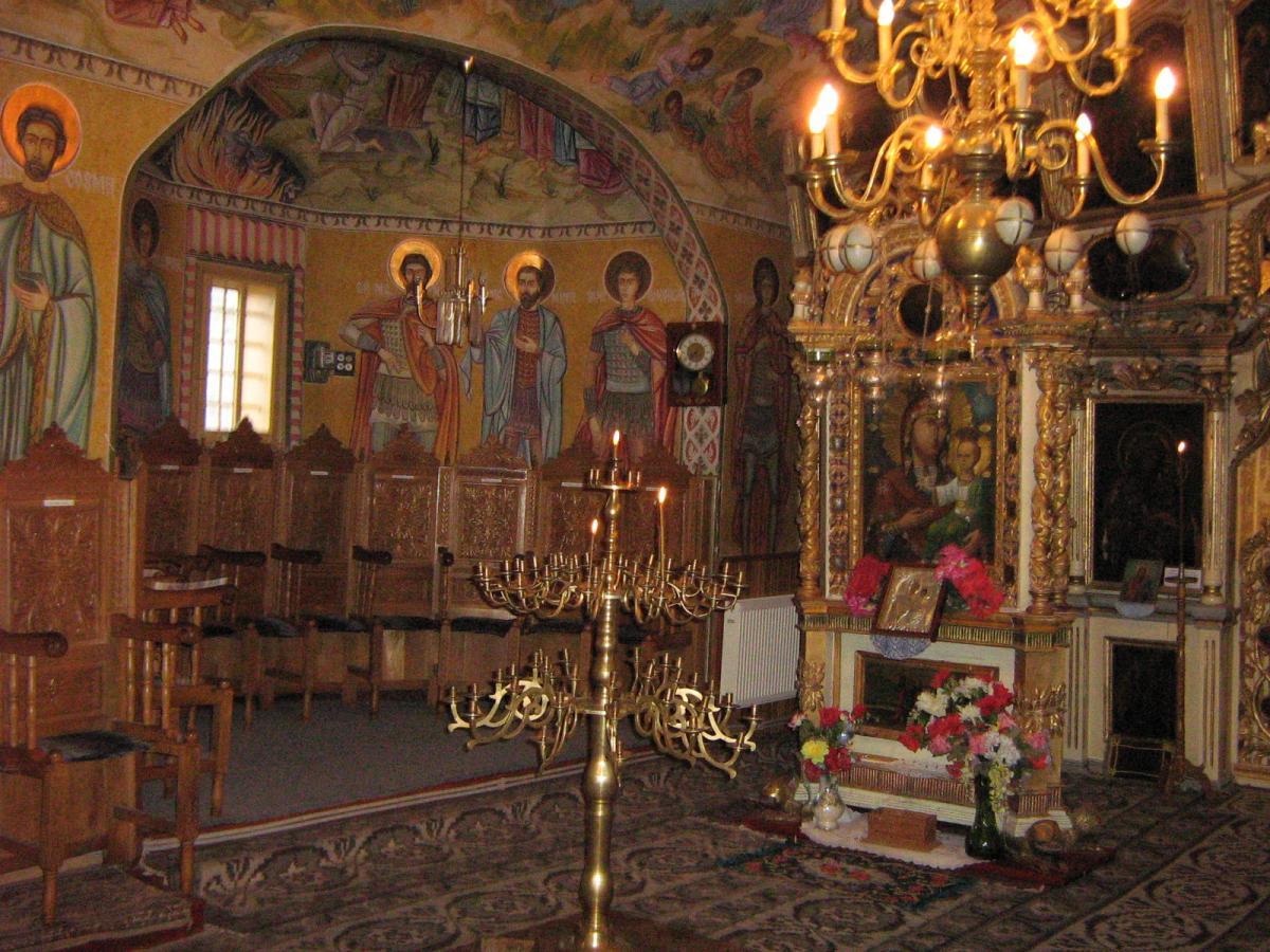 Foto cu strana din stânga