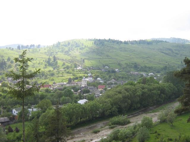Vedere generala a parohiei pipirig 2