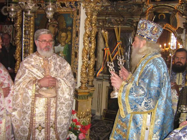 PS CALINIC - SLUJBA ARHIEREASCA LA BISERICA SF.NICOLAE PAROHIA PIPIRIG 2