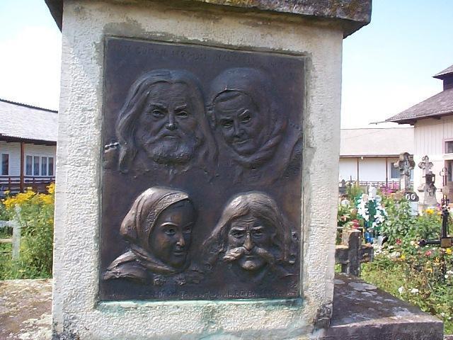 MONUMENT IN CIMITIRUL PAROHIEI PIPIRIG 2